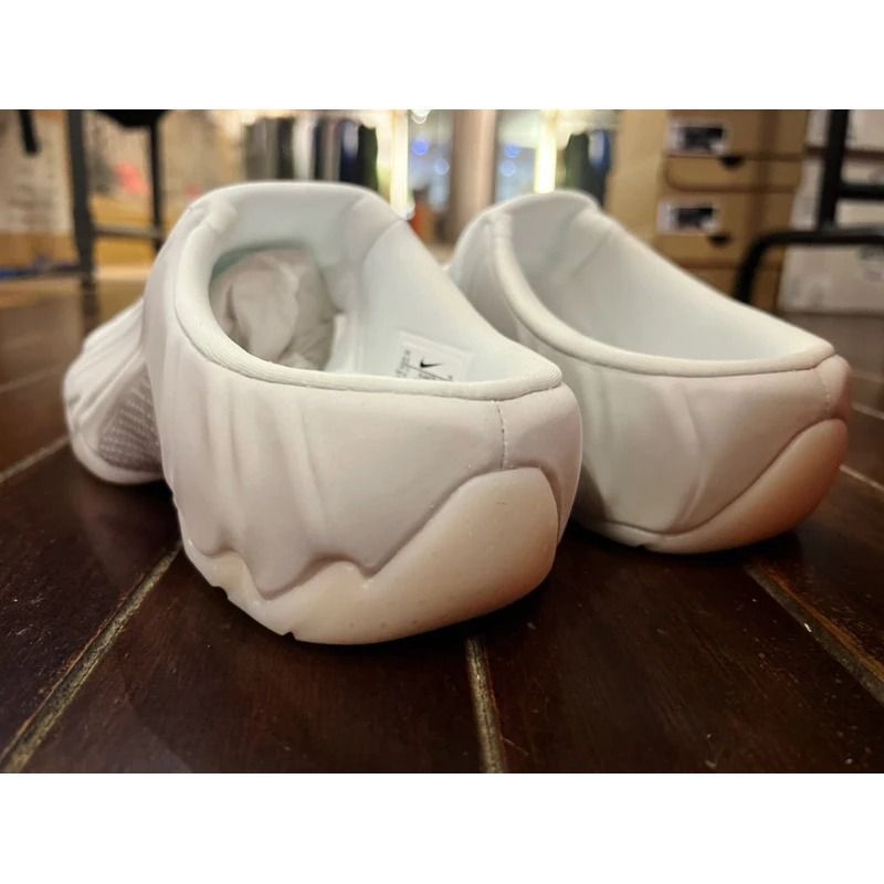 EST NIKE ナイキ クロッグ ポジット 男女サイズ HJ 4478 100