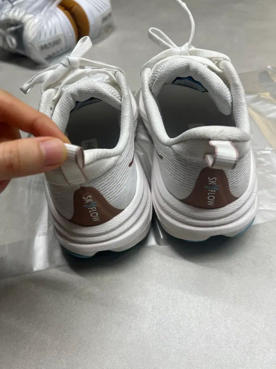  HOKA ホカ オネオネ ランニングシューズ レディース スカイ フルイドフロー 220 登山靴 トレッキングシューズ アウトドアシューズ