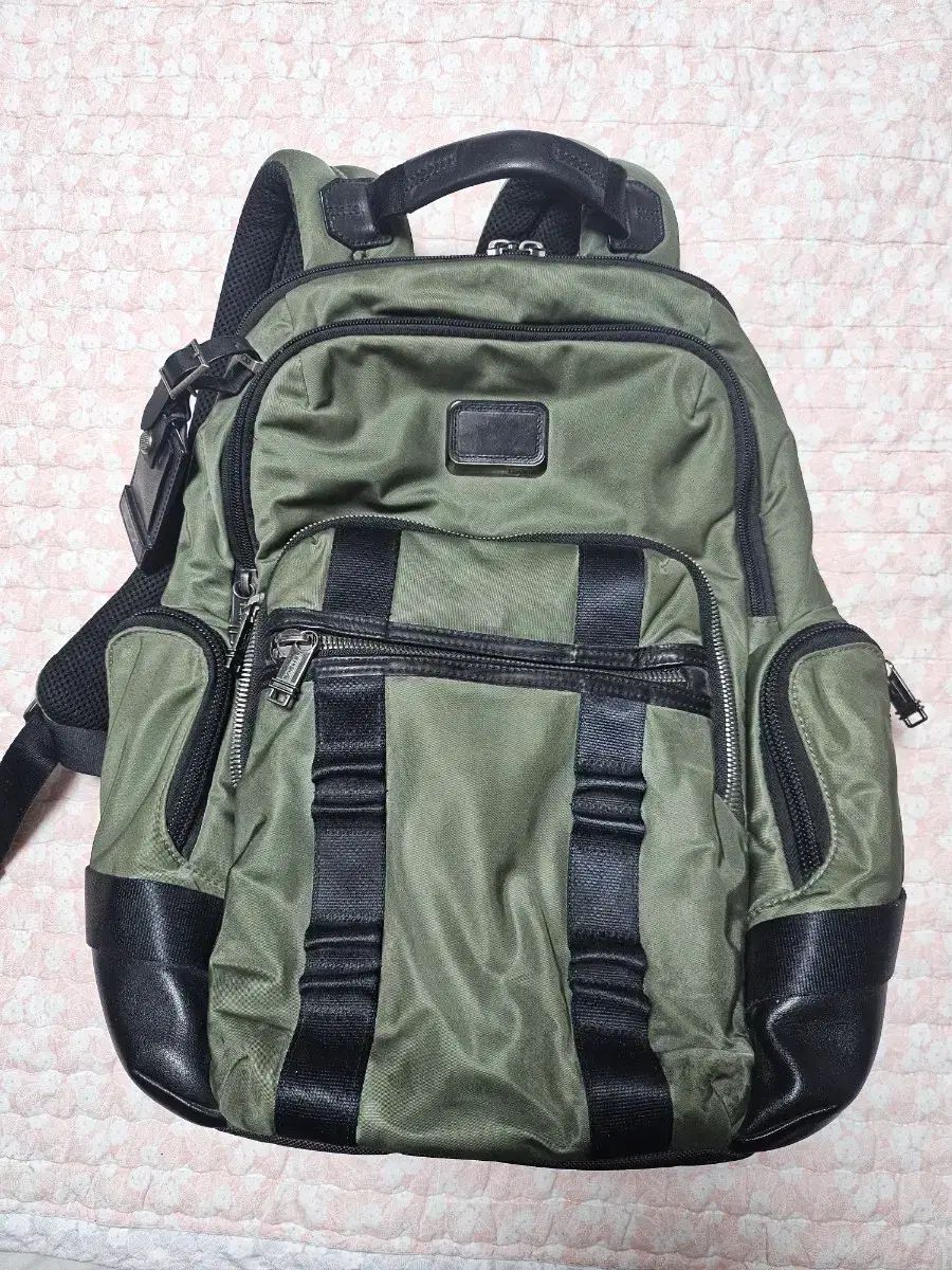 TUMI トゥミ オリーブ バックパック