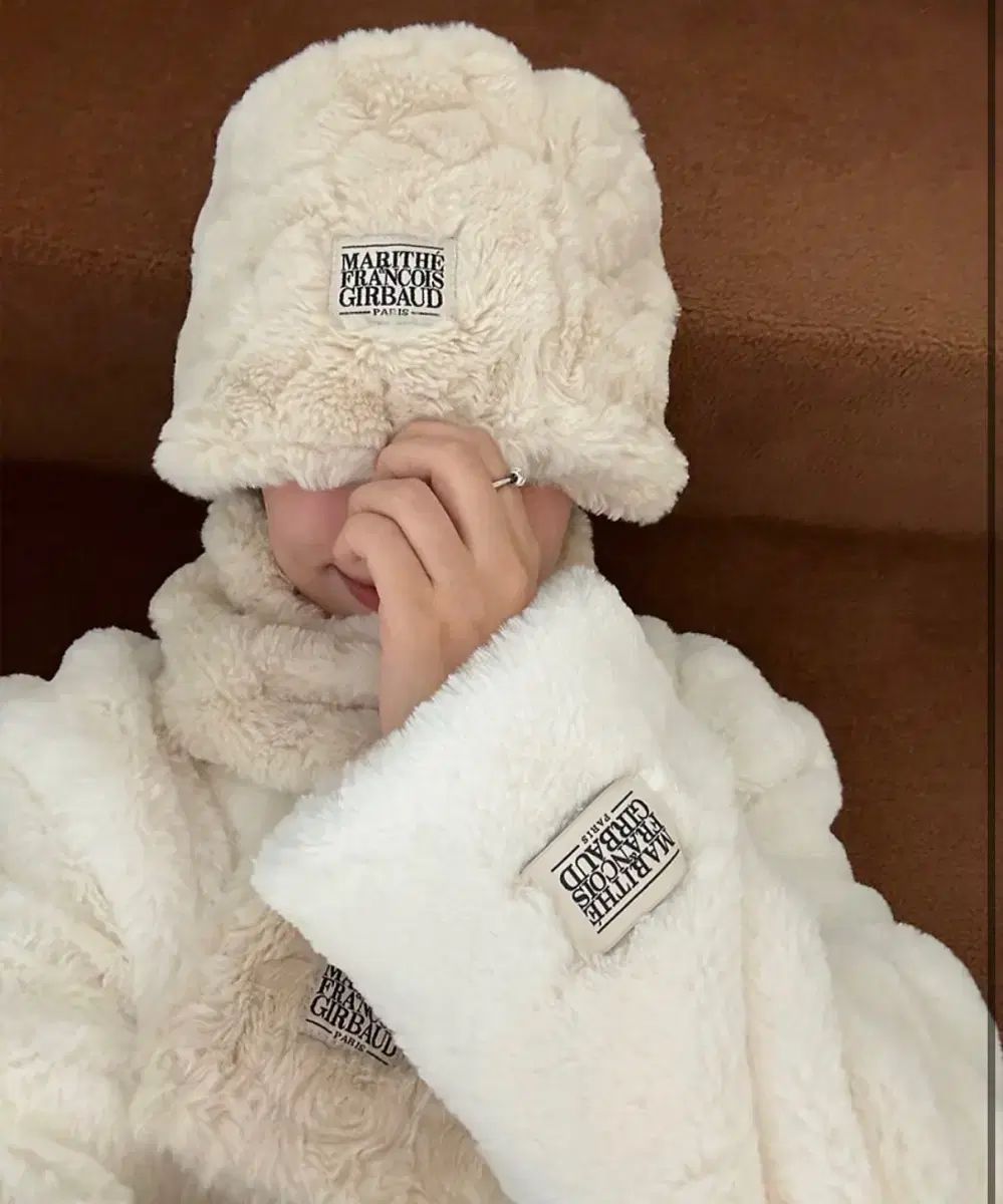 マリテフランソワジルボー ファー バケットハット