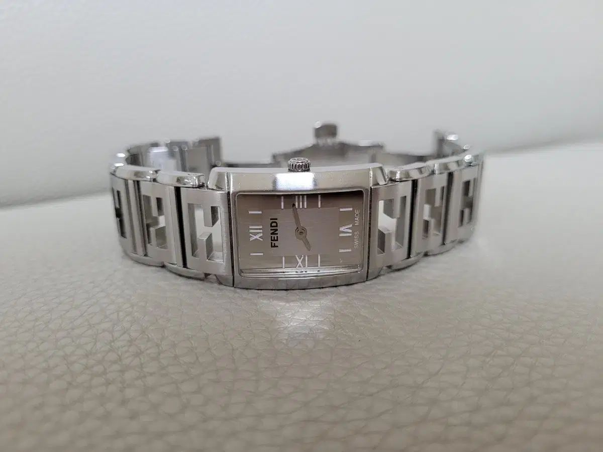 フェンディ ウォッチ メンズ