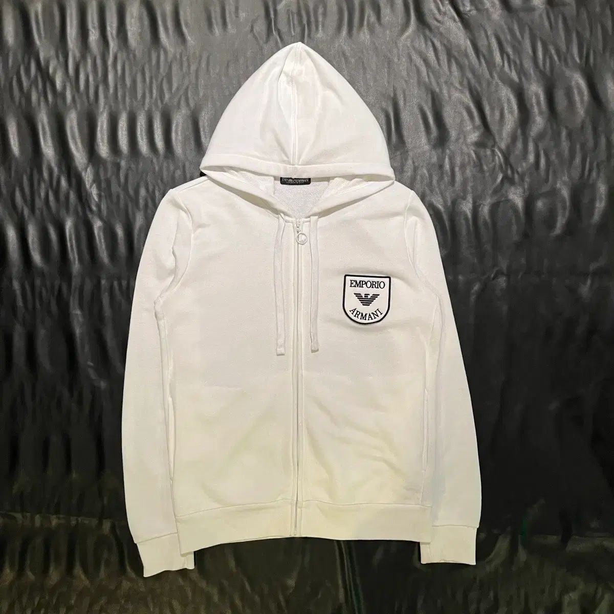 エンポリオアルマーニ アイコニック フード ジップアップ