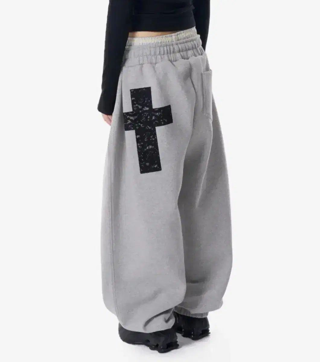 アーカム レイ クロス パッチ スウェットパンツ ジョガー 2 サイズ グレー