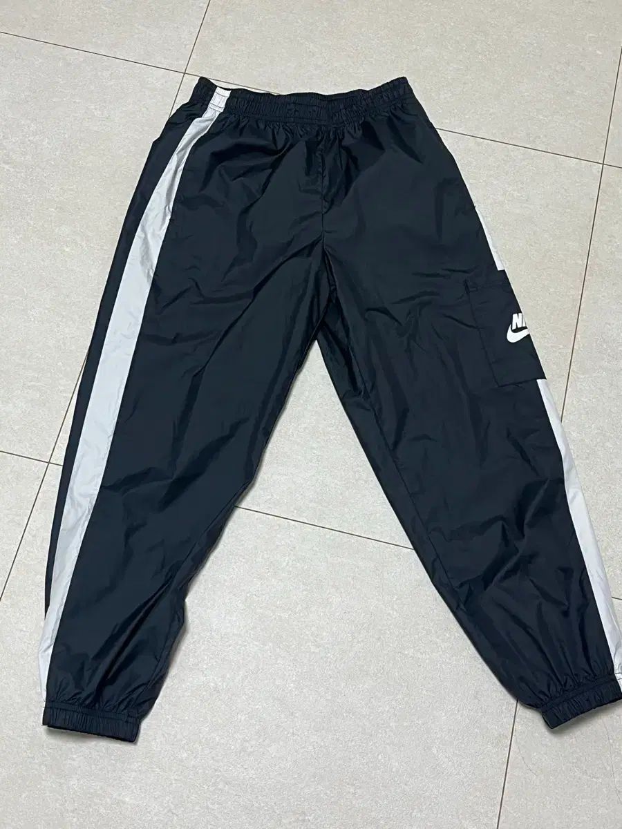 ブラック ジョガーパンツ