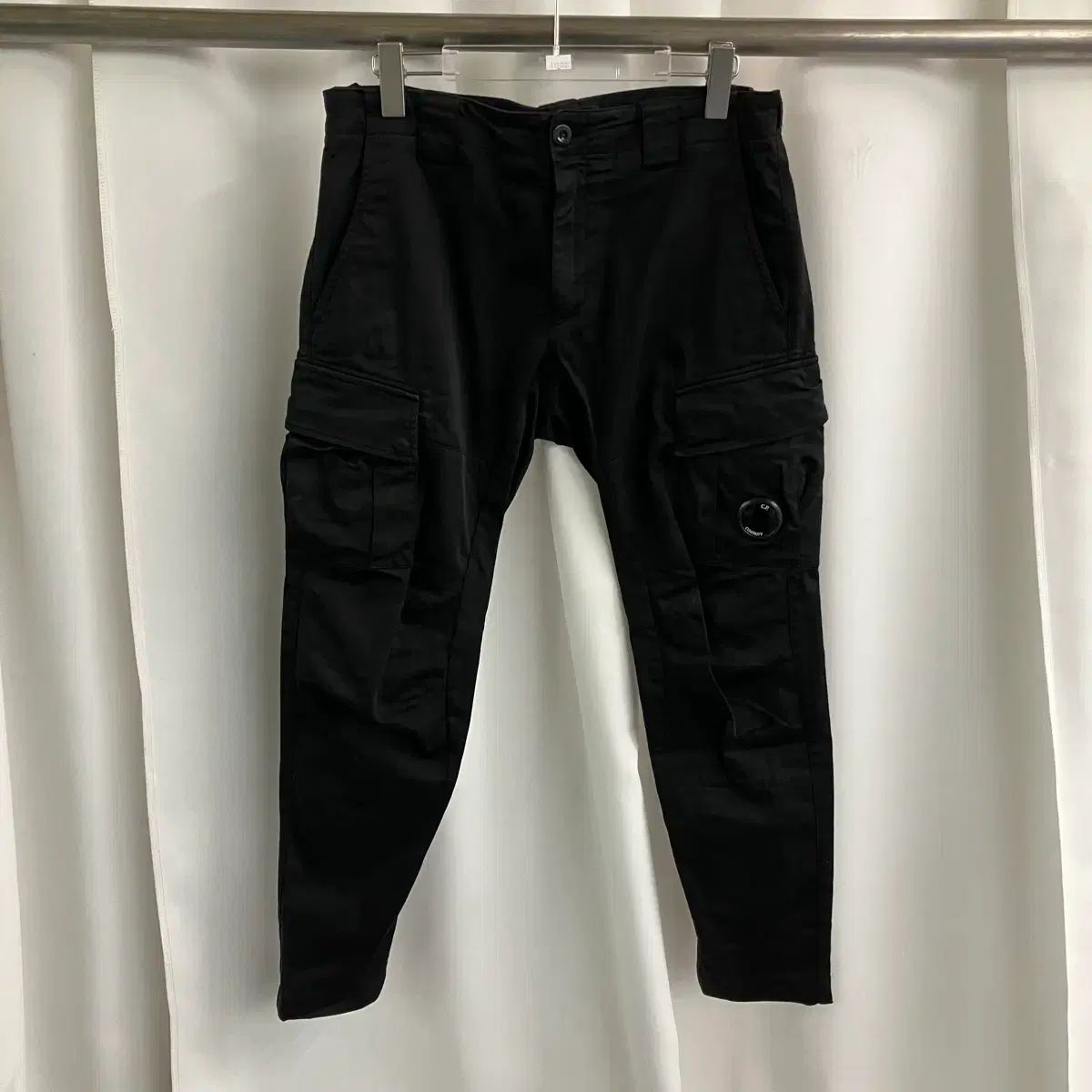 C P Company シー ピー カンパニー ブラック ストレッチ サテン カーゴ パンツ 46