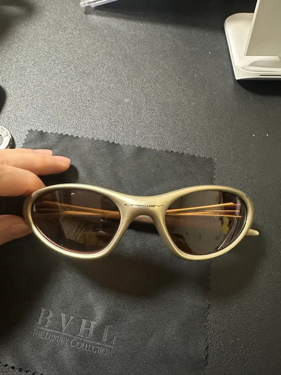 オークリー ミニッツ1 0 プラチナ