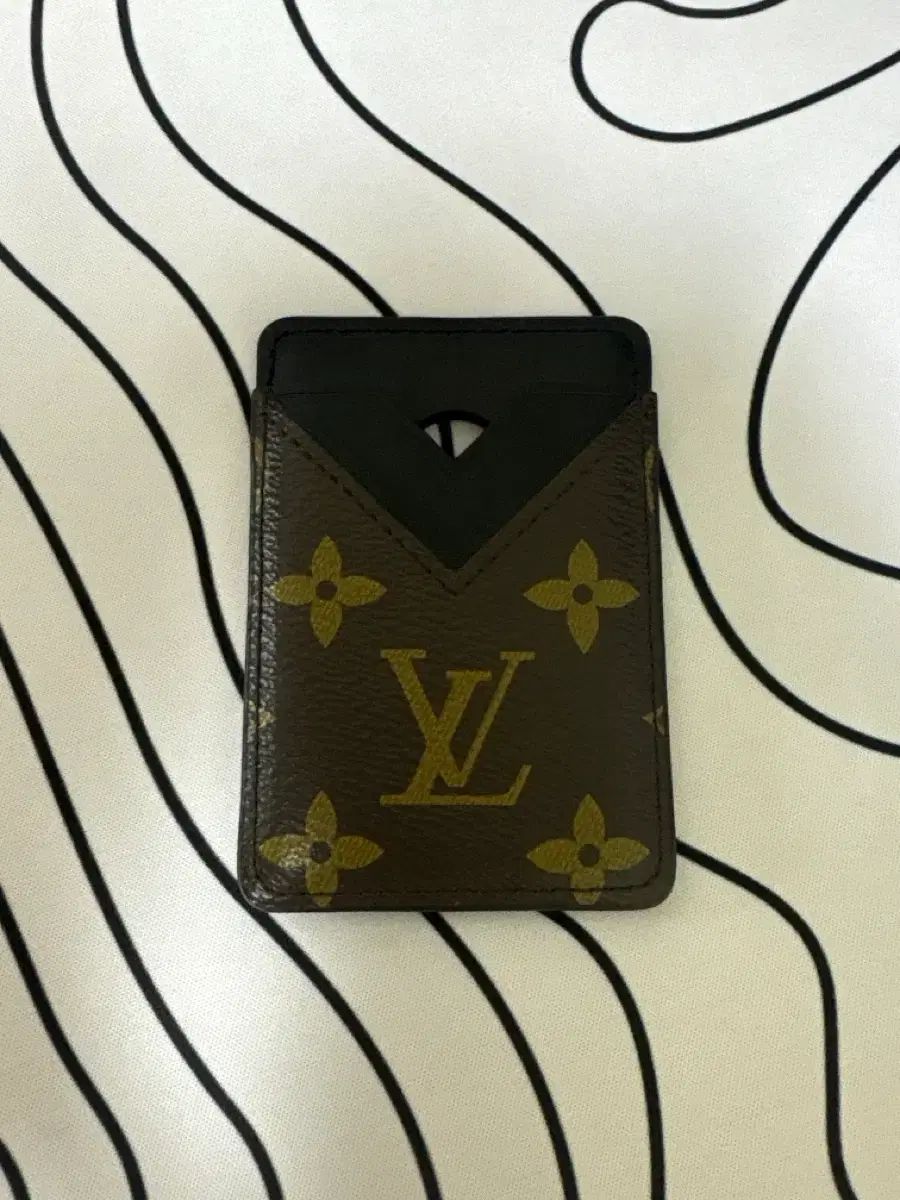 ルイヴィトン マグセーフ カードウォレット