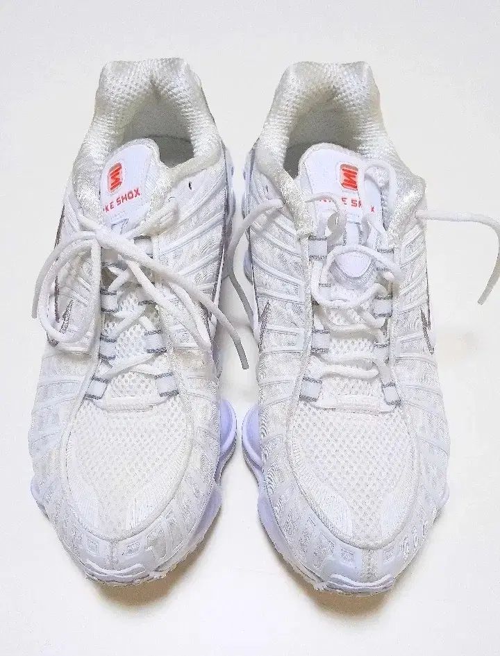 一回着用 NIKE ショックス TL 白 マックス オレンジ ランニングシューズ 240 mm