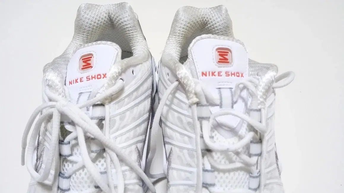 一回着用 NIKE ショックス TL 白 マックス オレンジ ランニングシューズ 240 mm