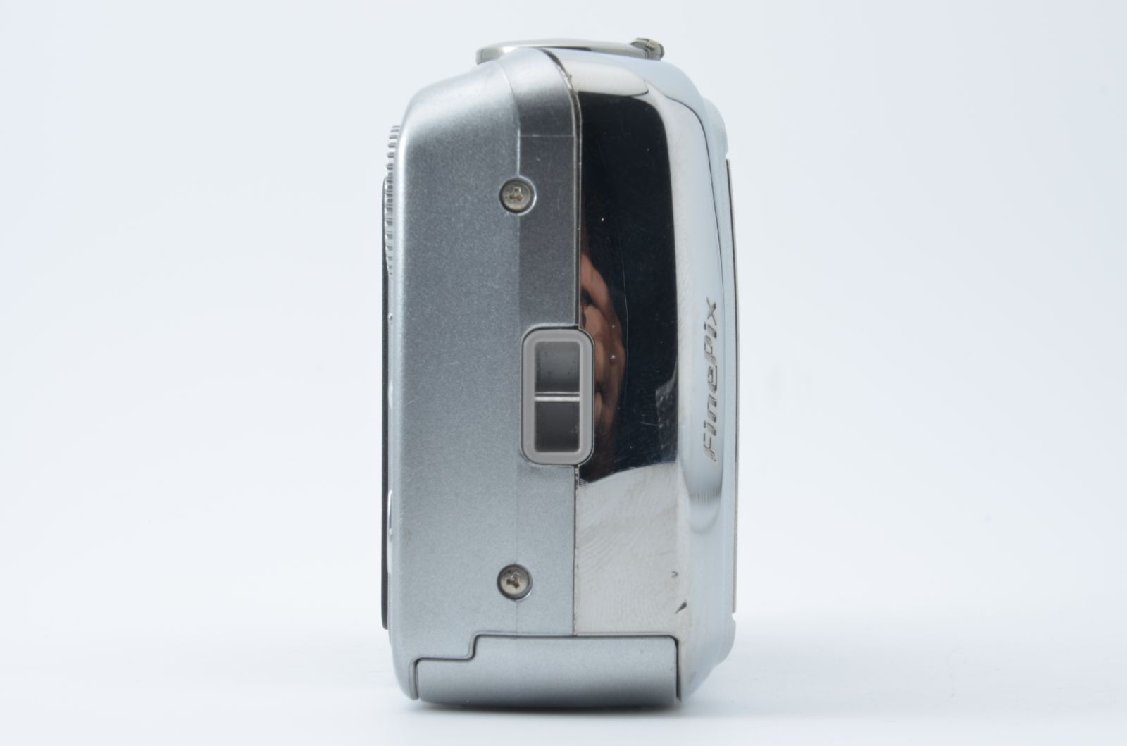 コンパクトデジタルカメラ 単三電池駆動