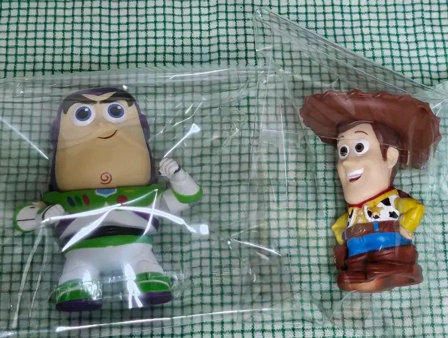 トイストーリー バズ ヒーロークロス フィギュア ウッディ フィギュア