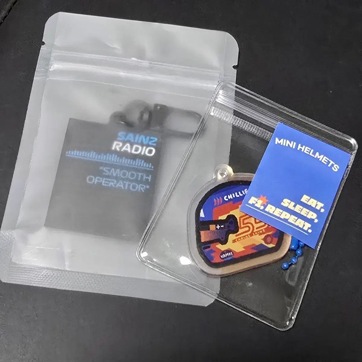 F1 カルロス サインツ グッズ キーホルダー 2種 出品 - メルカリ