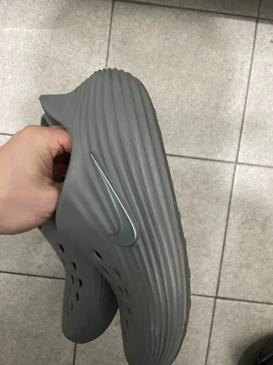  ナイキ リアクト X リー ニュートリネイト グレー 270 サンダル サンダル