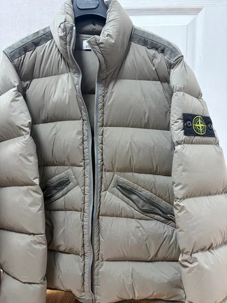 M ストーンアイランド シームレストトンネル ダウン