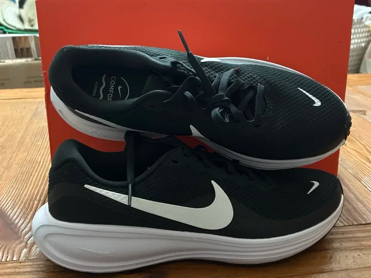 ナイキ Revolution Heart 8