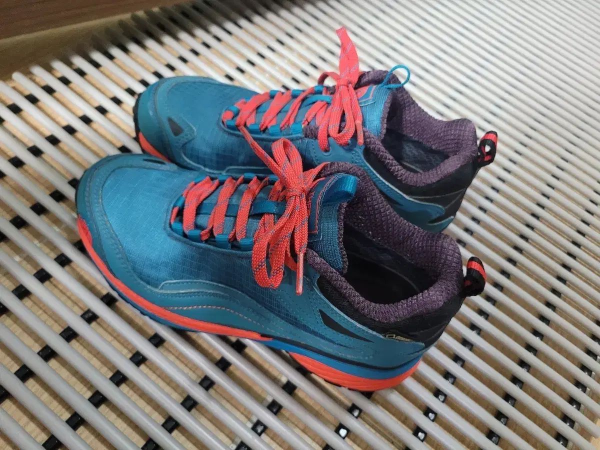 1回着用 THE NORTH FACE ザノースフェイス 登山靴 240