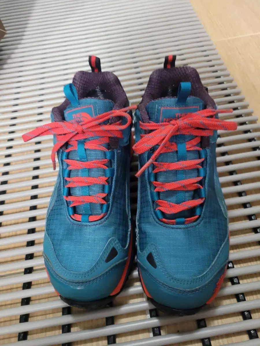 1回着用 THE NORTH FACE ザノースフェイス 登山靴 240