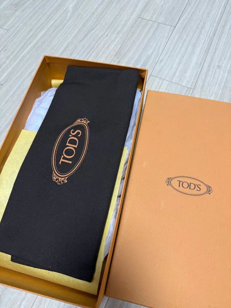 ドライビングシューズ