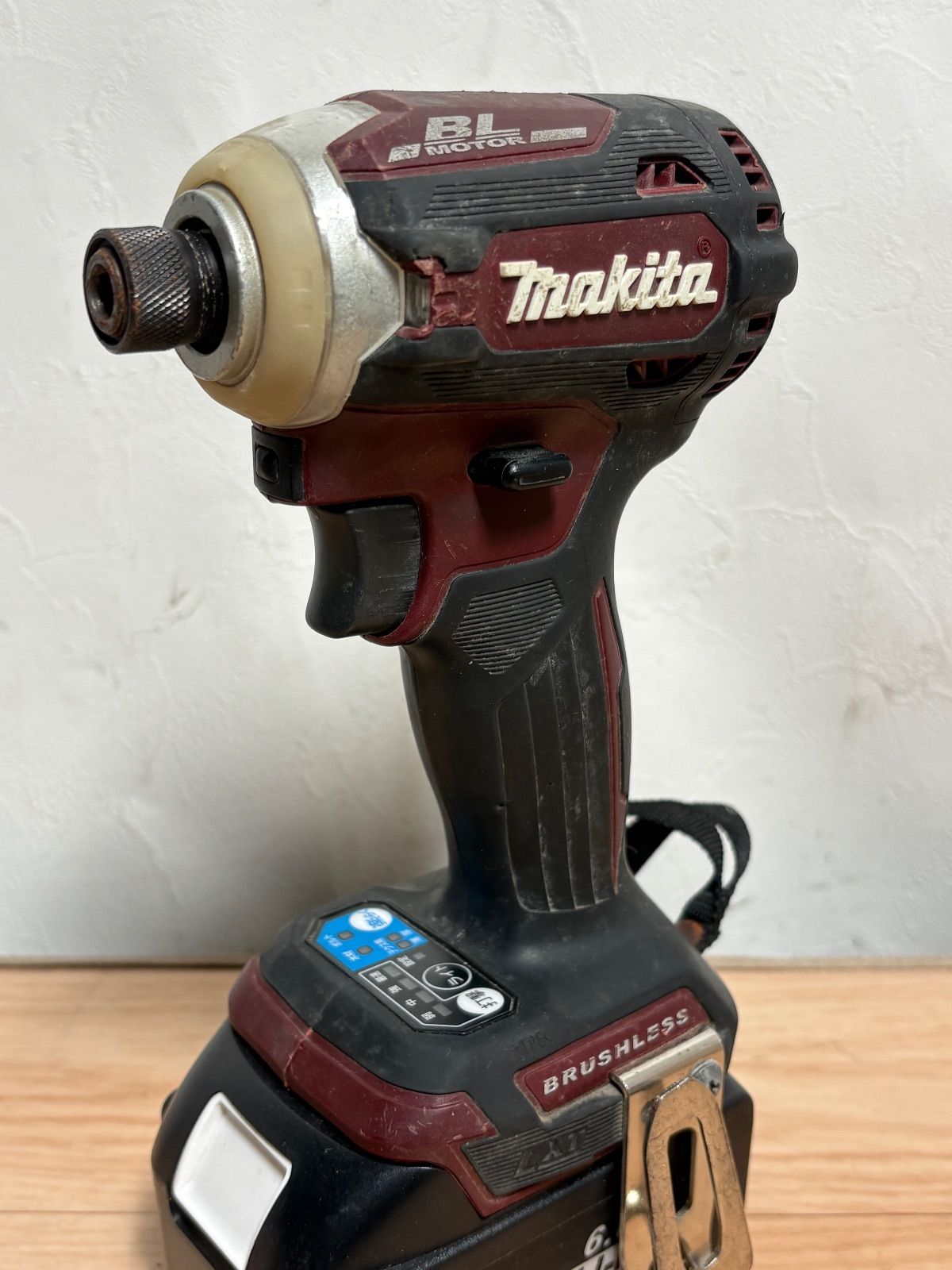 HA 106 品 充電式インパクトドライバ マキタ TD 171 D 本体のみ