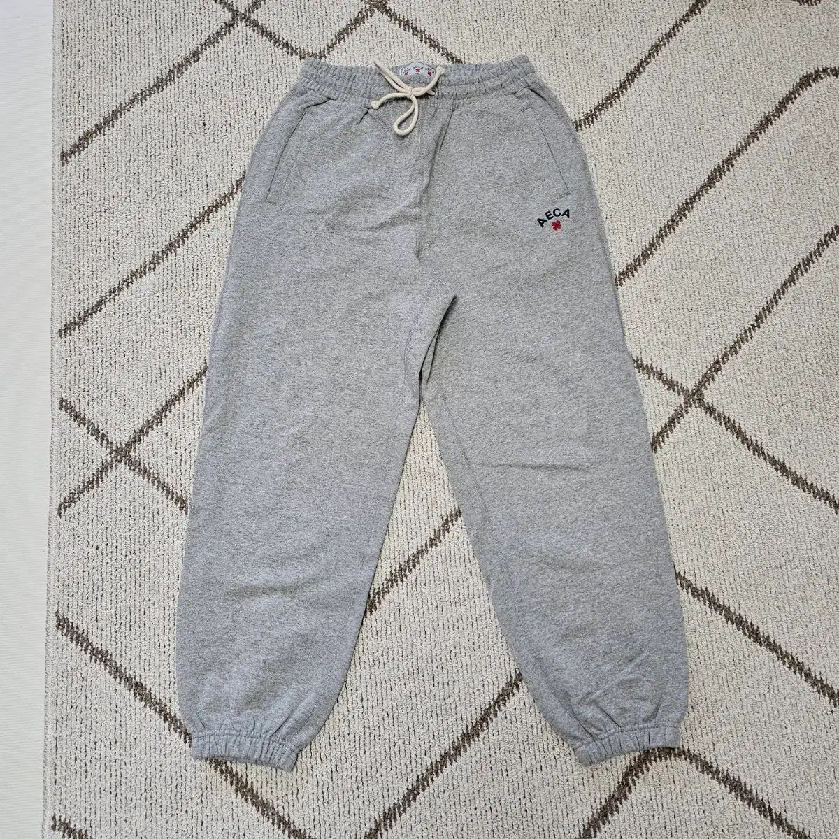 エリカ白 ジョガー パンツ グレー M サイズ