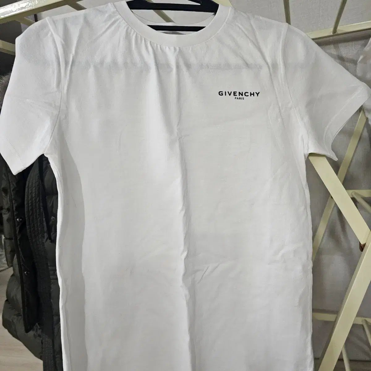 【新作】ジバンシィ　シンプルロゴTシャツ　ホワイト　12 Givenchy ロゴ Tシャツ | ホワイト | FARFETCH JP