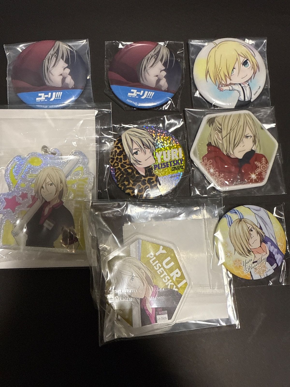 ユーリ!!! on ICE 缶バッジ アクリルキーホルダー ユーリ