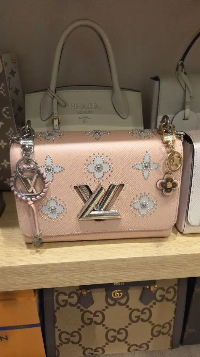 ルイヴィトン ツイスト MM ピンク バッグ