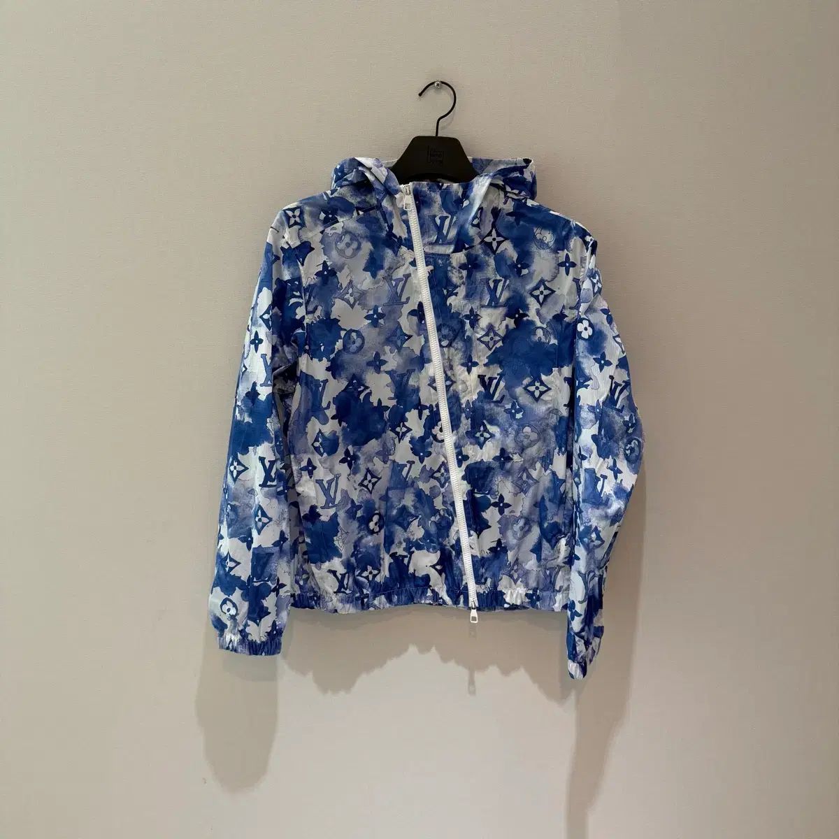 百貨店購入 / 46size Louis Vuitton ウォーターCOLOR ウィンド