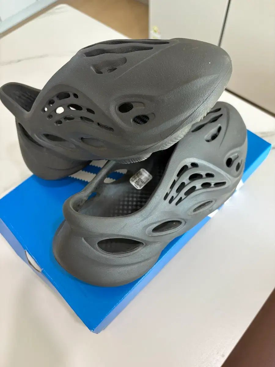  アディダス イージー フォームランナー 255 サンダル サンダル