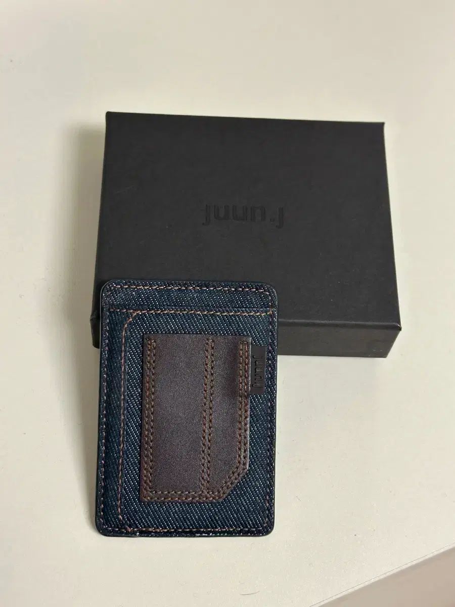 Juun J MagSafe カードウォレット