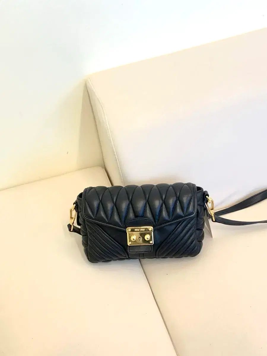 ミュウミュウ マトラッセ バイカー キルティング クロスバック