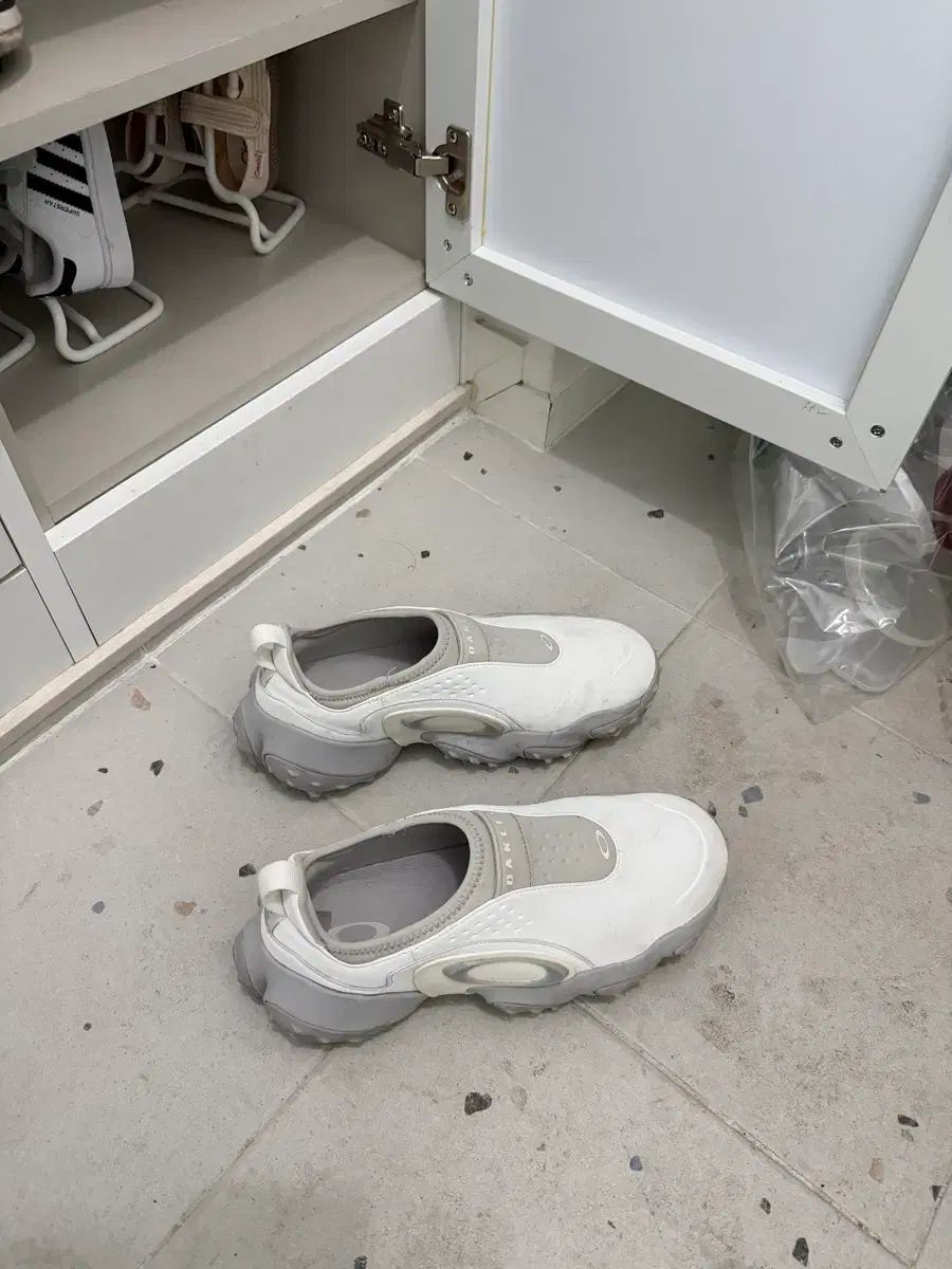 オークリー エッジ アイコン 白 カラー