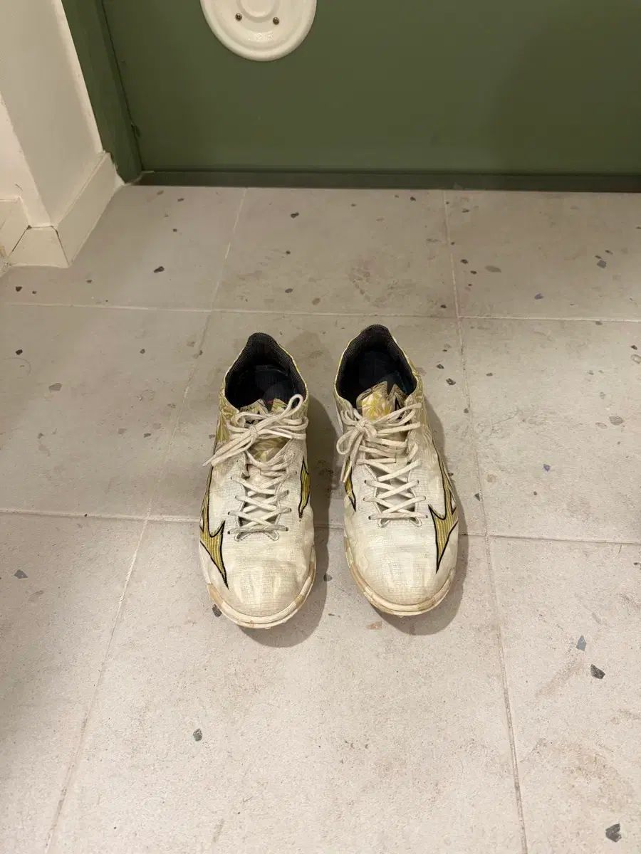 ミズノ アルファ サッカーシューズ 260