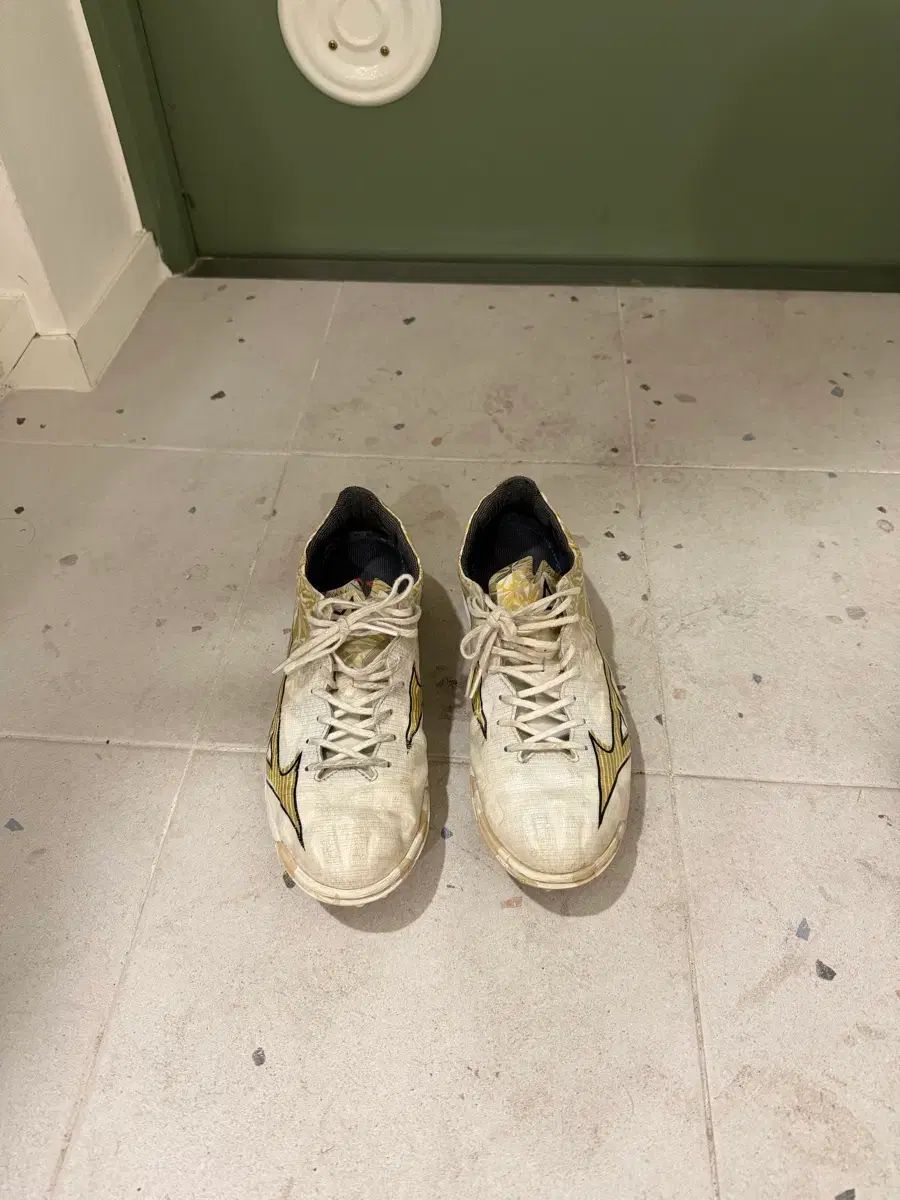 ミズノ アルファ サッカーシューズ 260