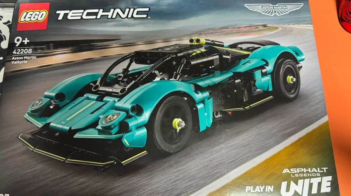 LEGOテクニック アストンマーティン Valkyrie 42208