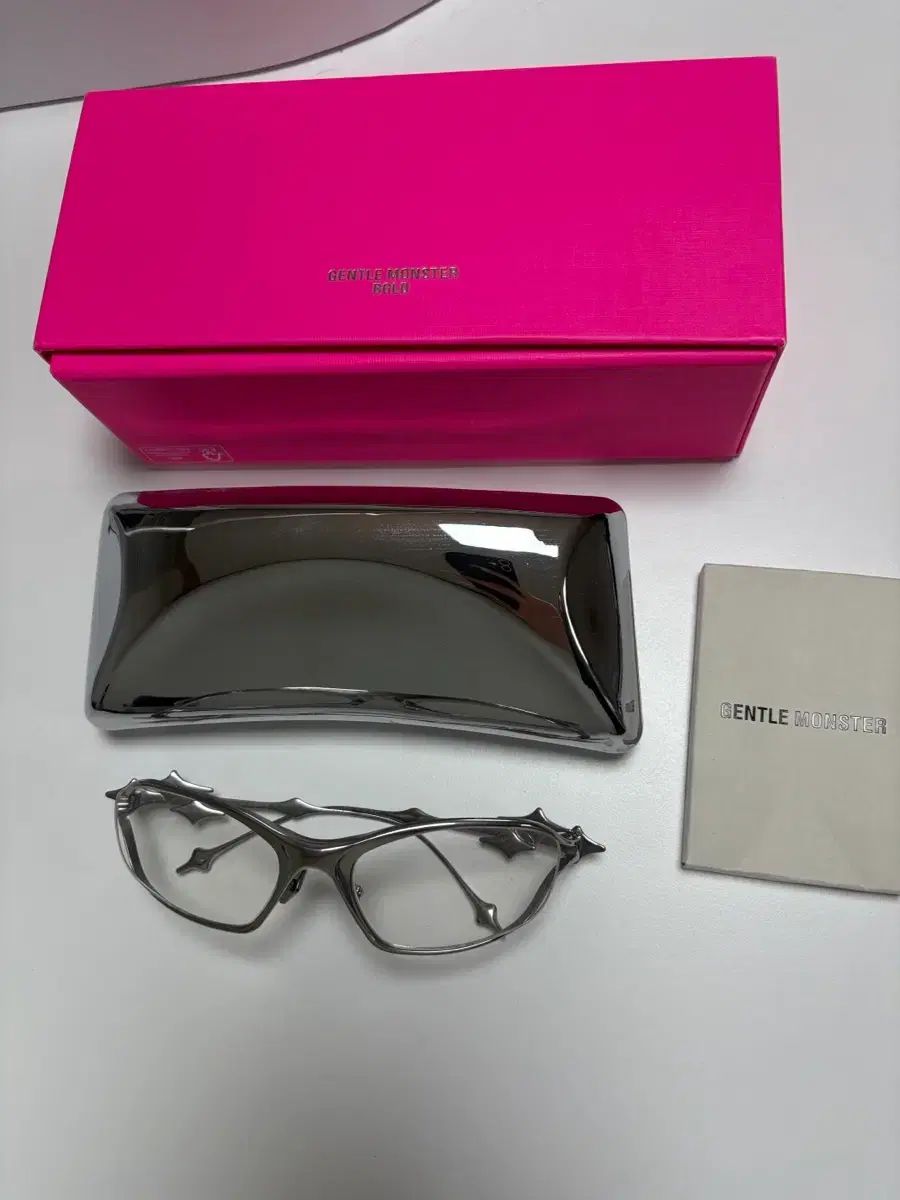 GENTLE MONSTER