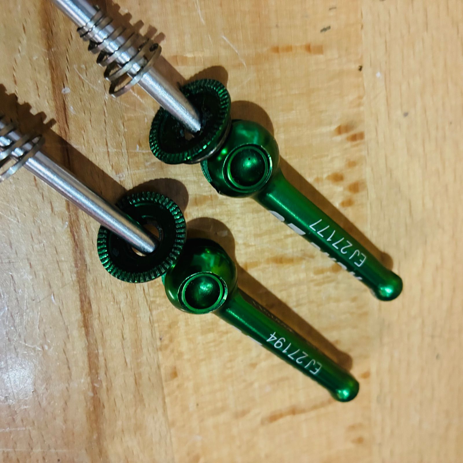 軽量】 KCNC Z6 クイックリリース 前後 2本セット グリーン 100/130mm