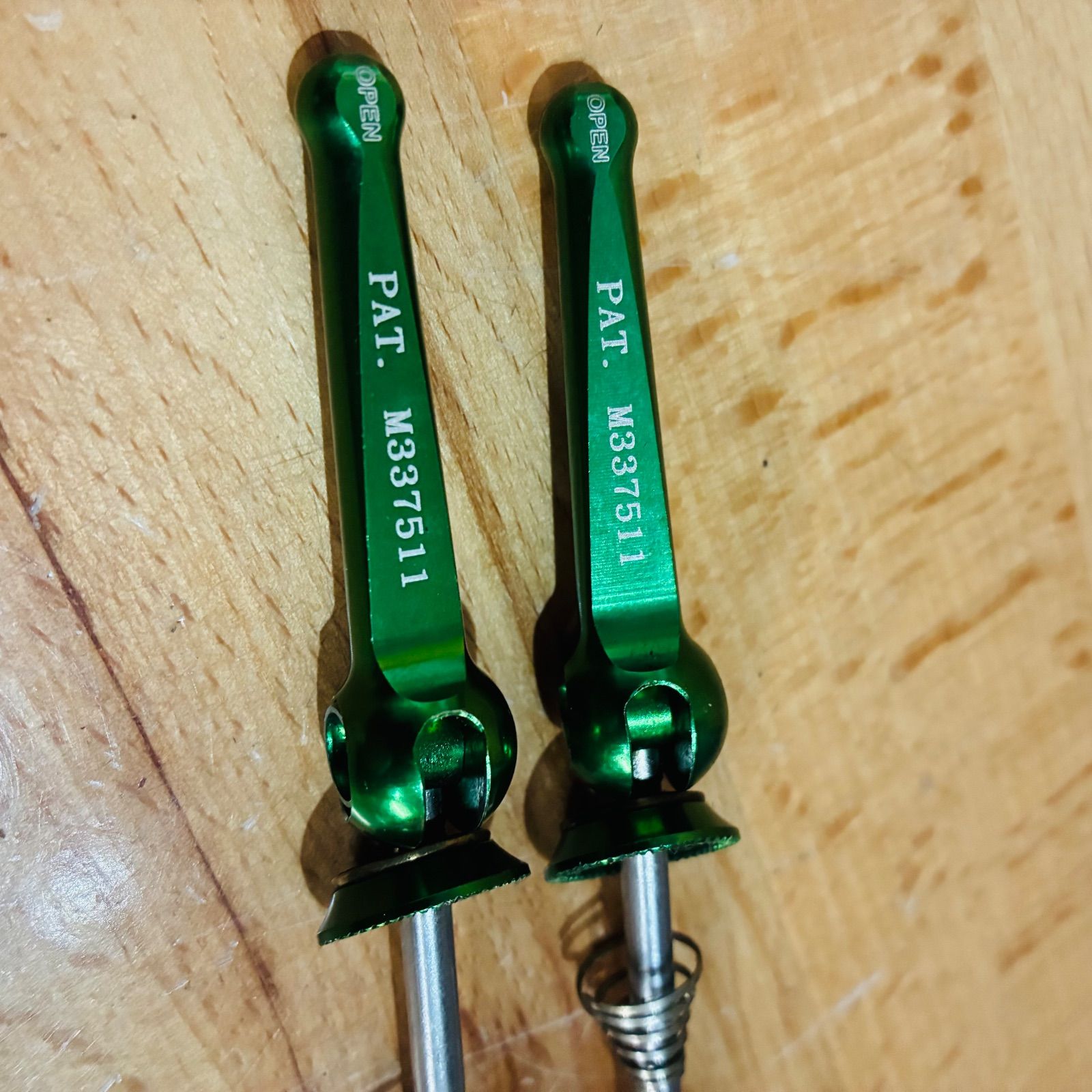 軽量】 KCNC Z6 クイックリリース 前後 2本セット グリーン 100/130mm