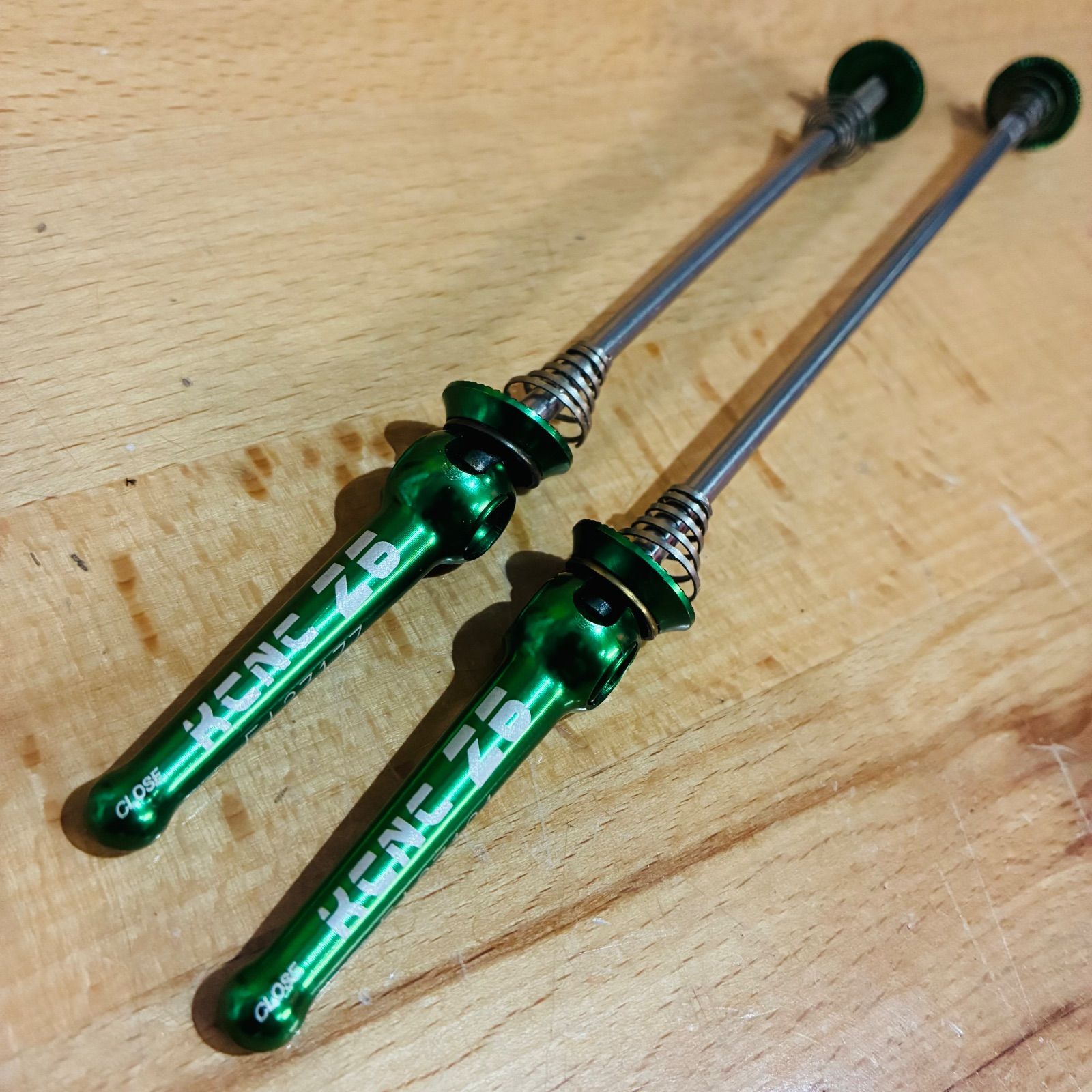 軽量】 KCNC Z6 クイックリリース 前後 2本セット グリーン 100/130mm