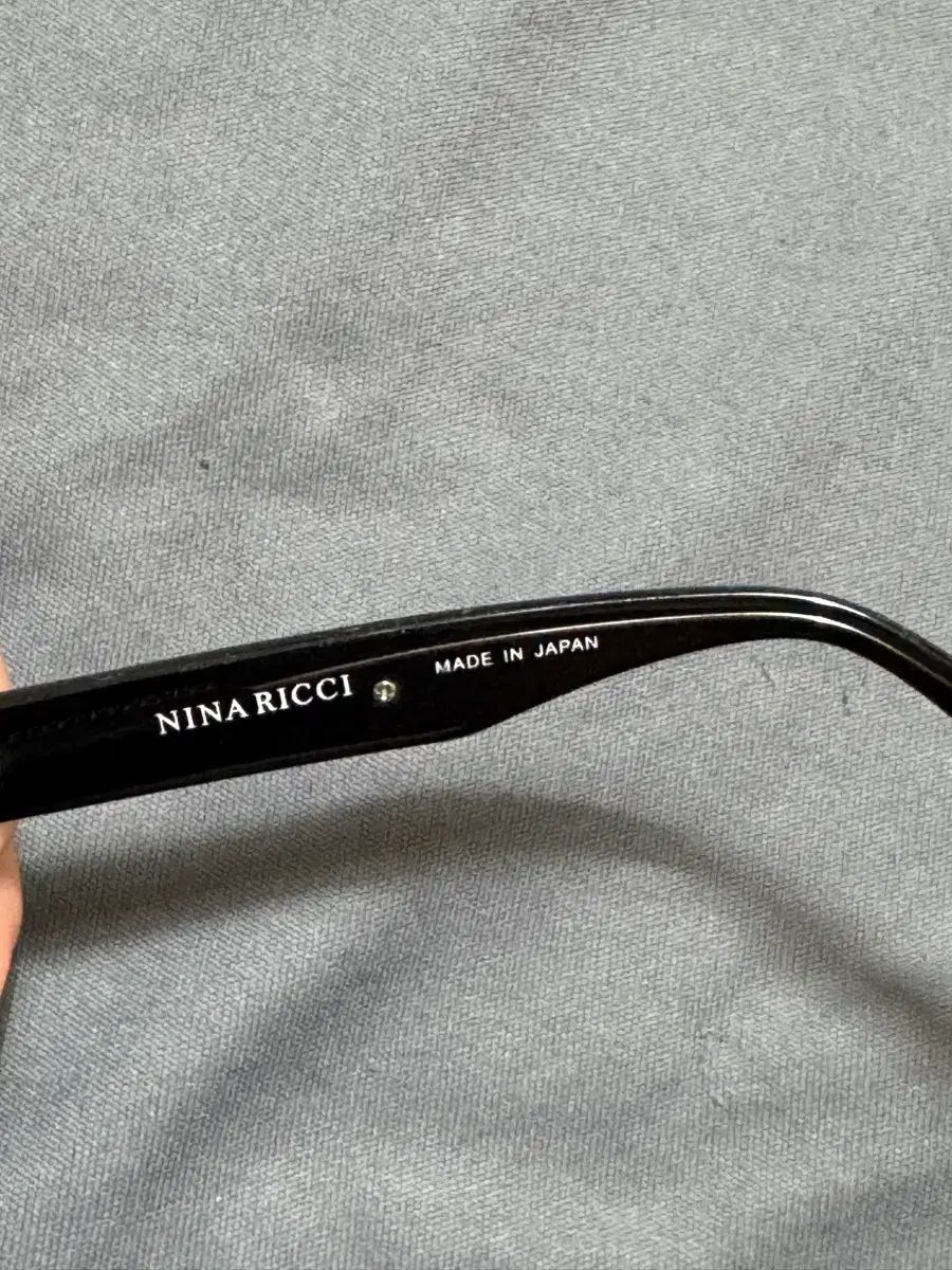 NINA RICCI ブラック ウェリントン サングラス