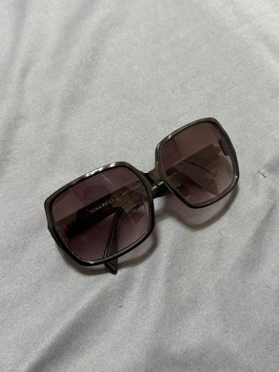 NINA RICCI ブラック ウェリントン サングラス