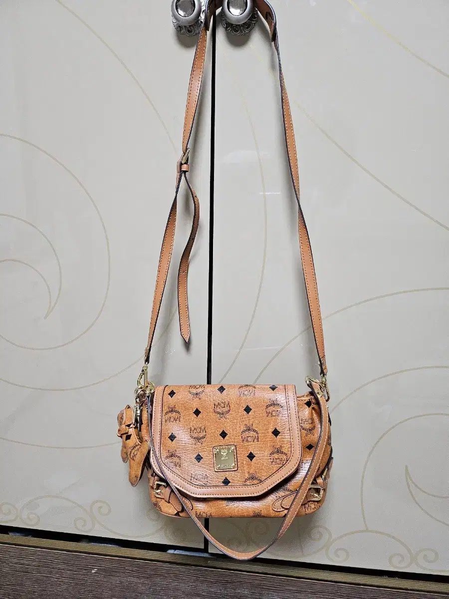 MCM ロゴ ショルダーバッグ ブラウン系