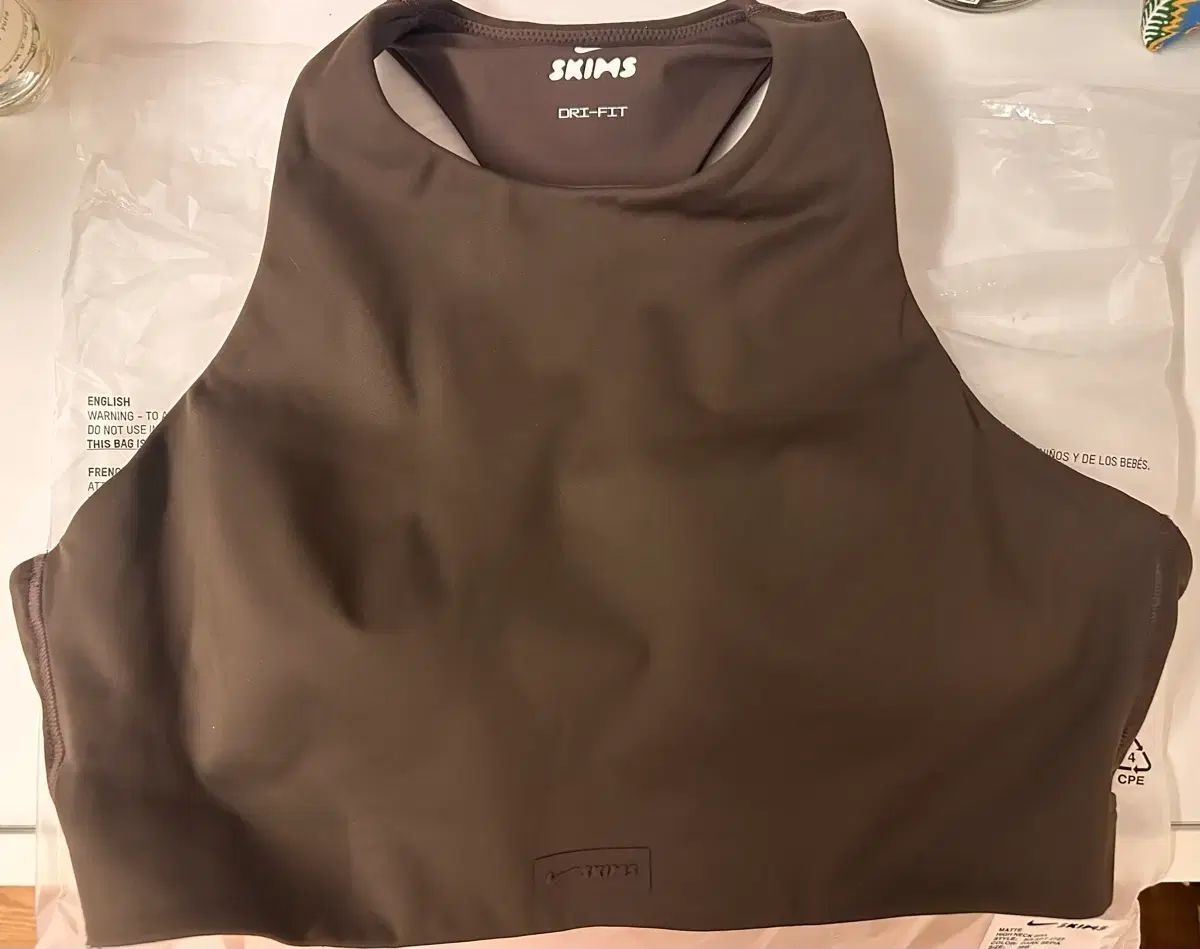 ナイキ キス ドライフィット ブラトップ ダークセピア