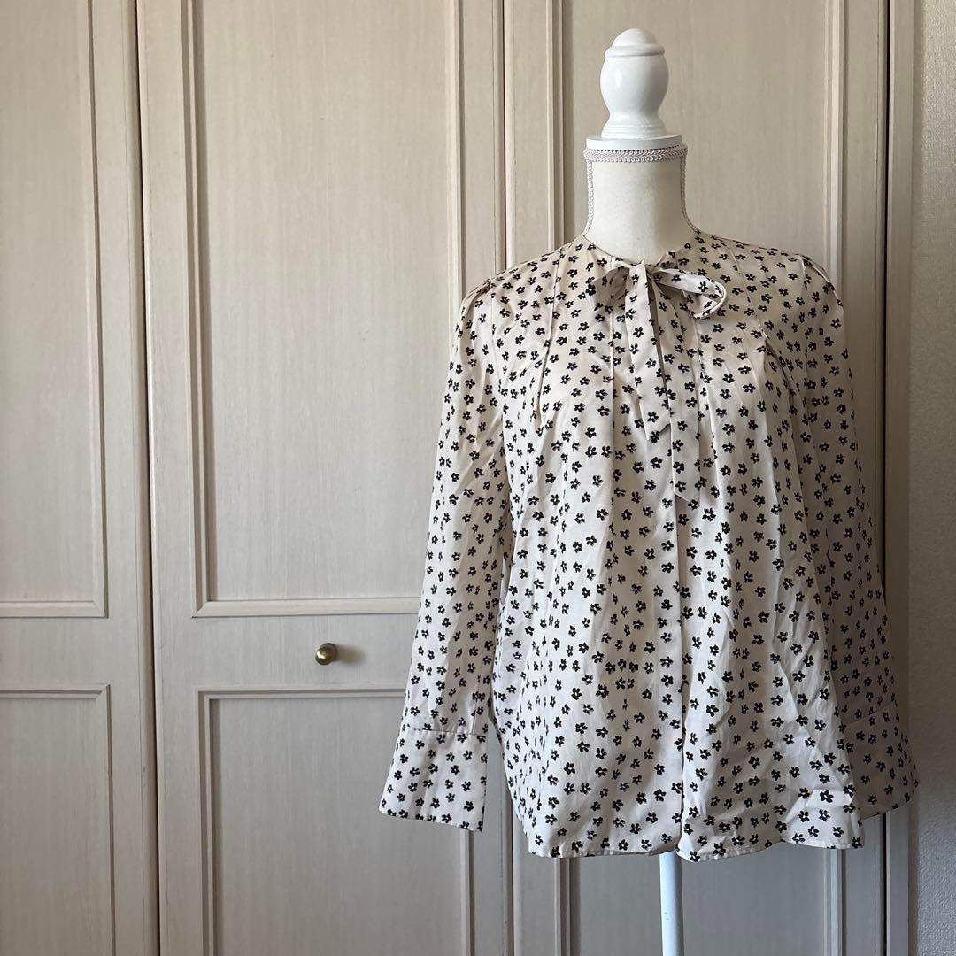 78 Ballsey ボールジー TOMORROWLAND トゥモローランド 花柄 総柄 リボン ブラウス シャツ トップス お呼ばれ デート オフィスカジュアル 食事会