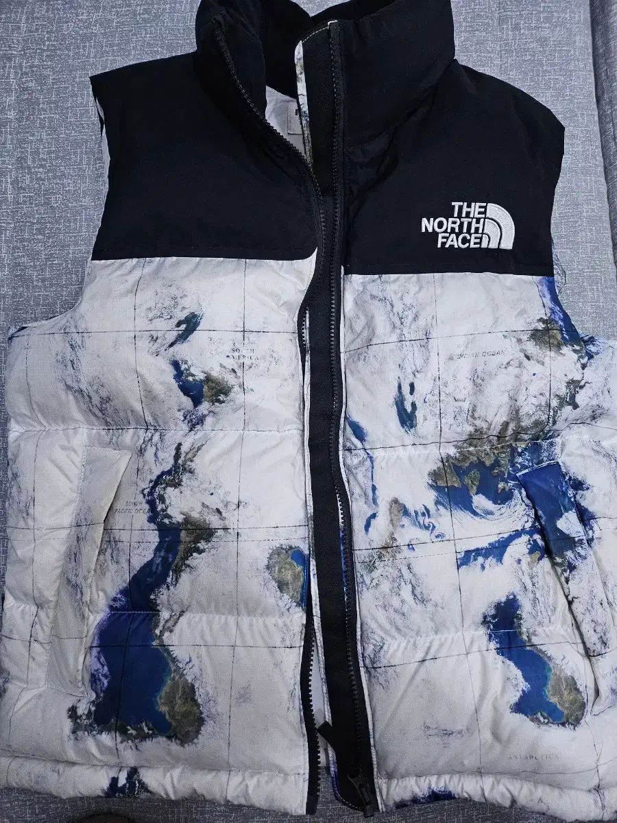 THE NORTH FACE ザノースフェイス 地球 ダウンベスト s