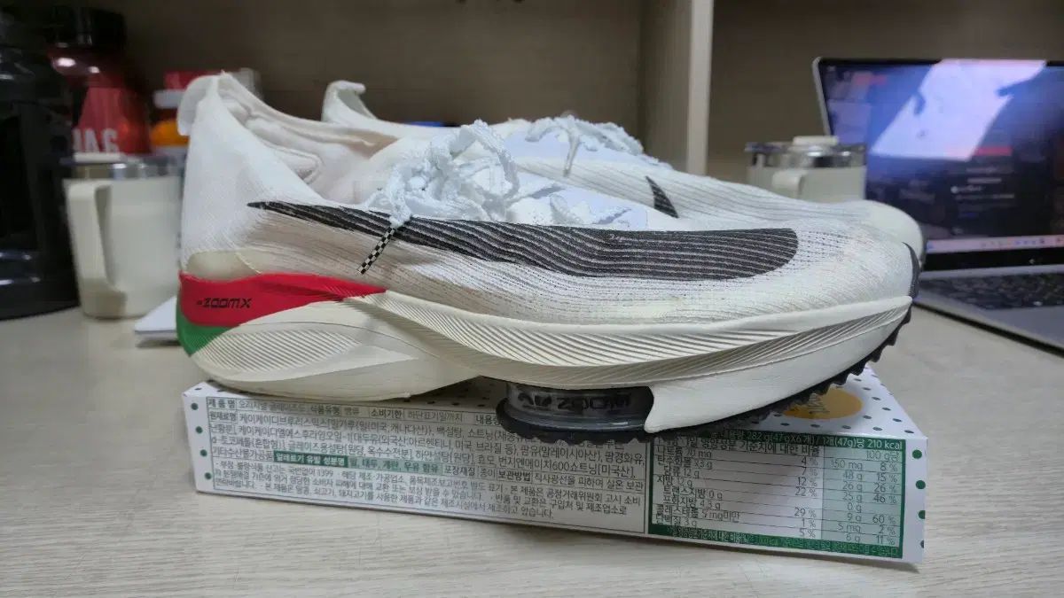 ナイキ ズームX 白 ランニングシューズ