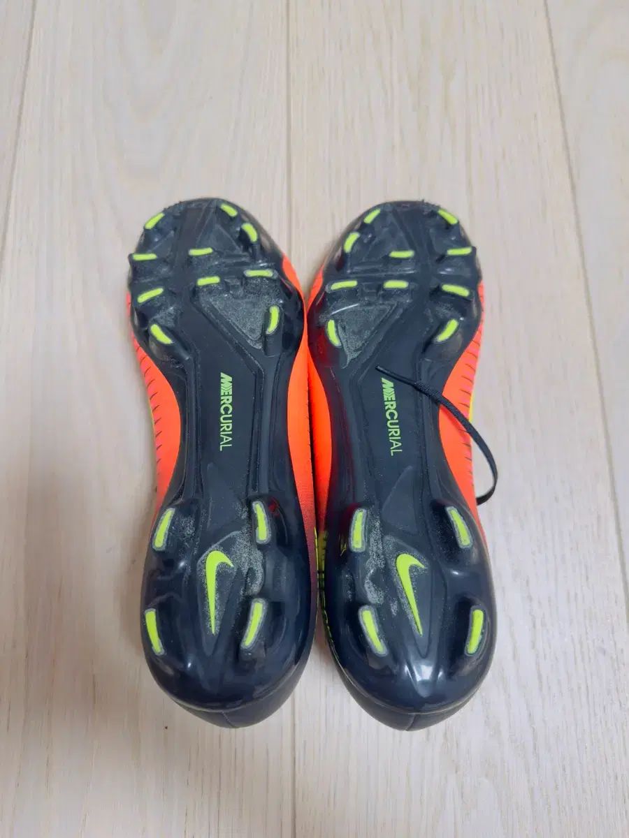 ナイキ マーキュリアル サッカーシューズ 275 mmです