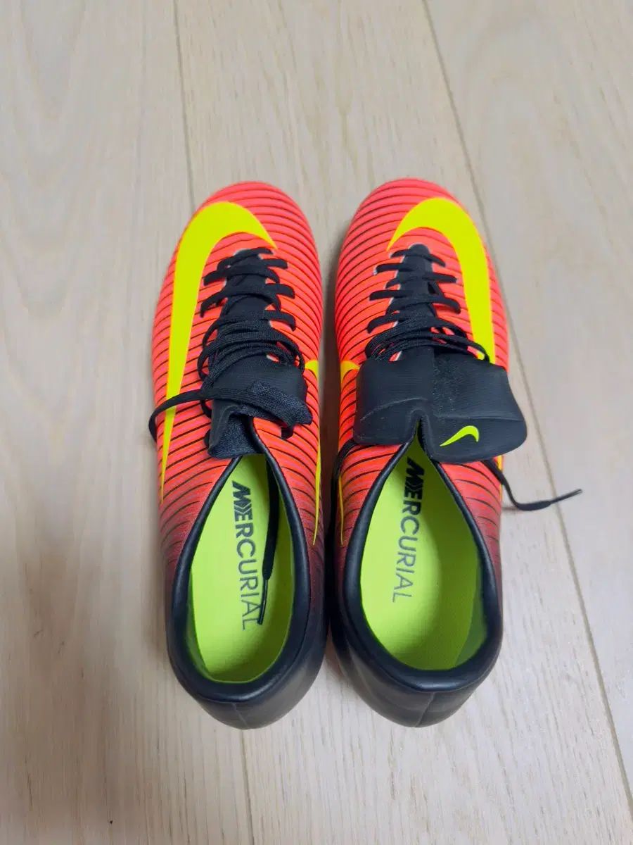 ナイキ マーキュリアル サッカーシューズ 275 mmです