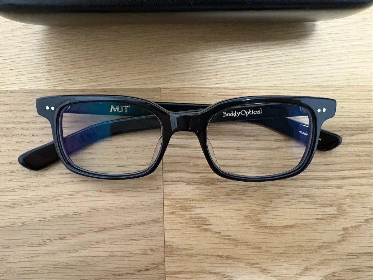 ボディーオプティカル mit メガネ