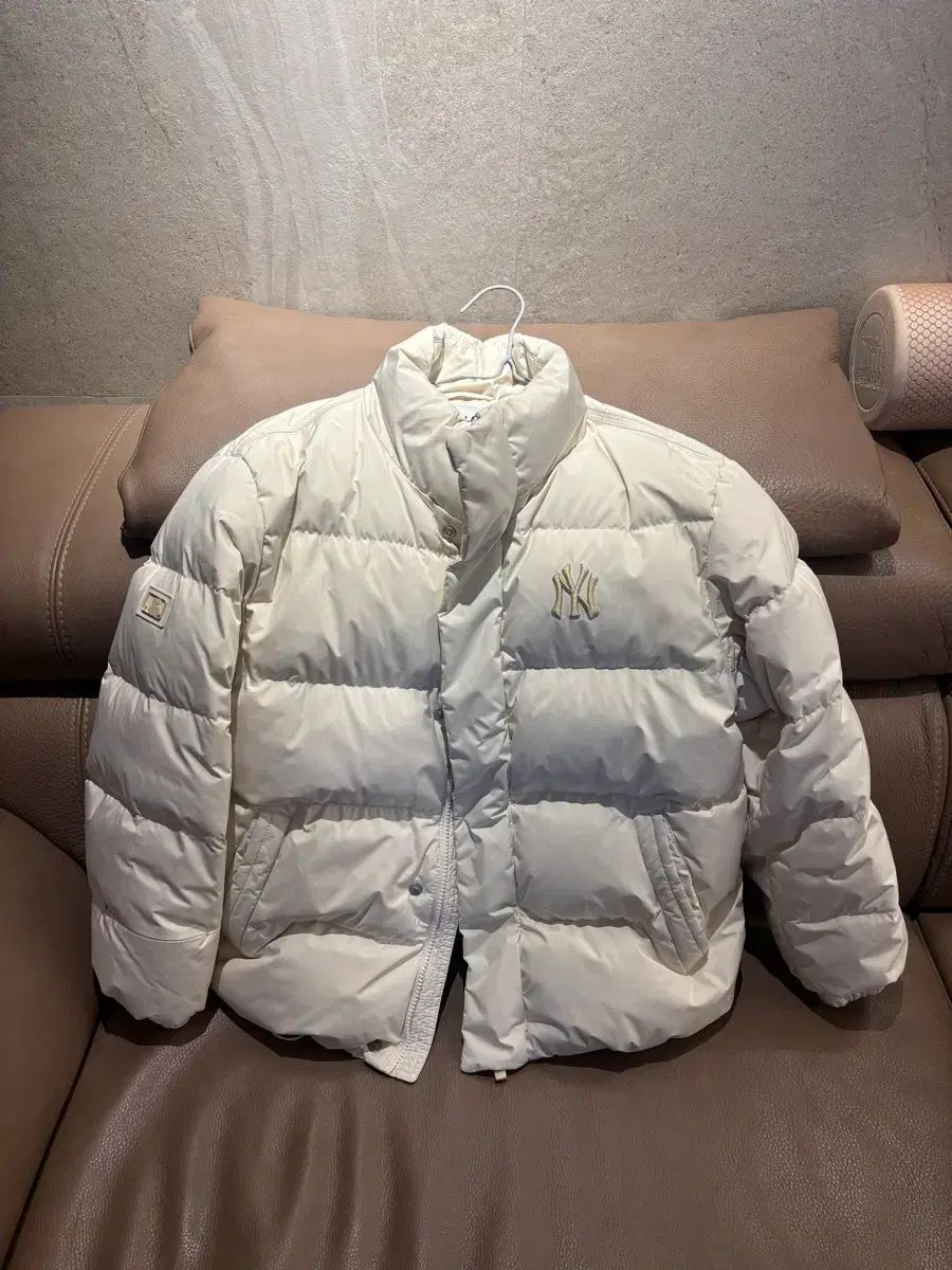 MLB ビックロゴ ショートダウン XS アイボリー